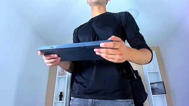 Liam crox online show from February 6, 2025, 1:05 am