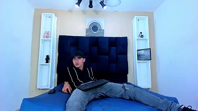 Liam crox online show from February 15, 2025, 3:28 pm