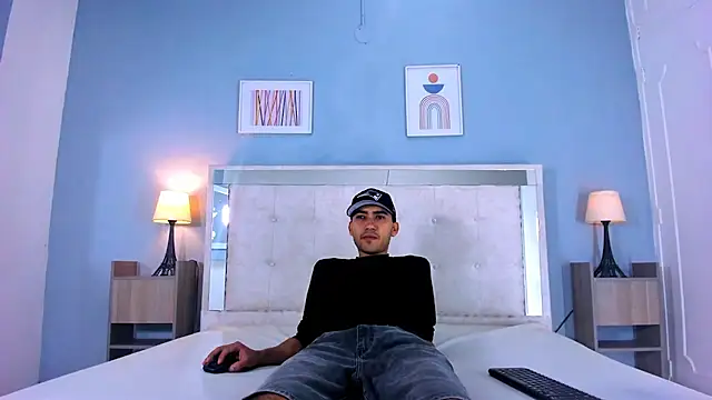 Liam crox online show from February 18, 2025, 2:38 pm