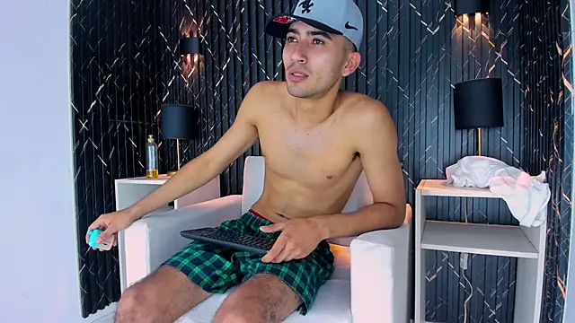 Liam crox online show from February 24, 2025, 10:25 pm