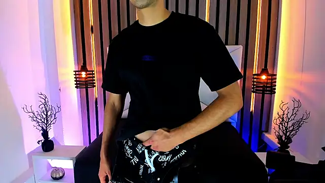 Liam crox online show from February 27, 2025, 6:42 pm