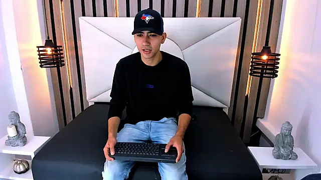 Liam crox online show from March 3, 2025, 12:48 pm