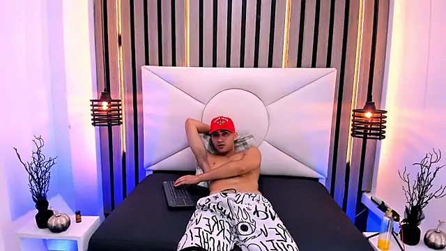 Liam crox online show from March 7, 2025, 4:44 pm