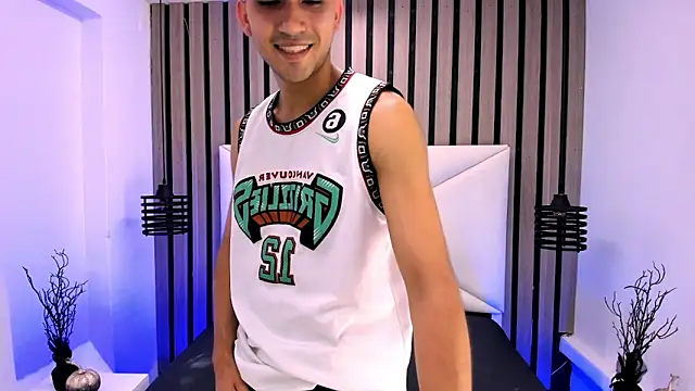 Liam crox online show from March 8, 2025, 6:47 pm