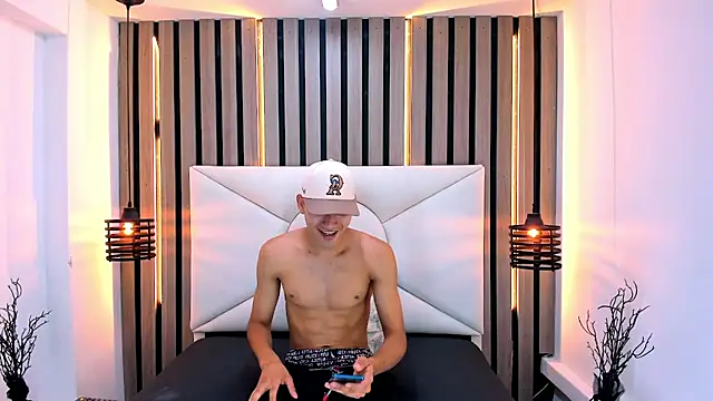 Liam crox online show from March 10, 2025, 4:25 pm