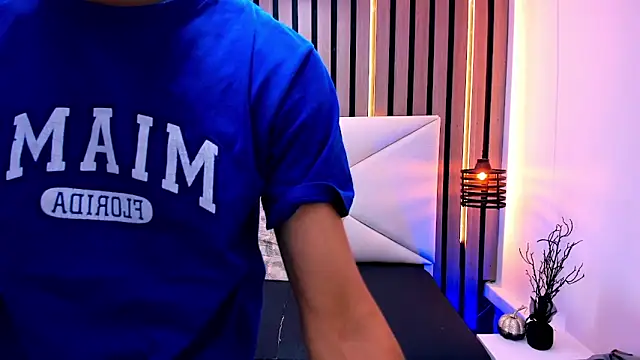 Liam crox online show from March 12, 2025, 12:57 pm