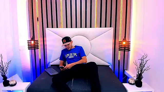 Liam crox online show from March 12, 2025, 4:13 pm