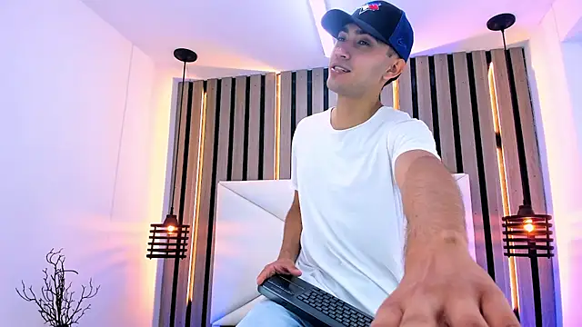 Liam crox online show from March 17, 2025, 1:08 pm