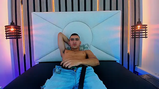 Liam crox online show from March 22, 2025, 3:20 pm