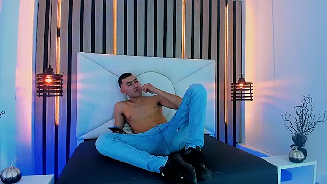 Liam crox online show from March 22, 2025, 6:25 pm