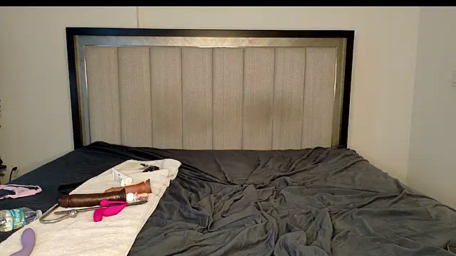 misscatxo online show from December 2, 2024, 6:32 pm