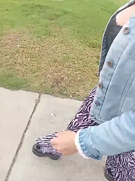 Snapshot of sophie_banger chatting on April 15, 2026, 8:42 pm sophie banger online show from April 15, 2026, 8:42 pm