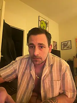 Snapshot of defbond420 chatting on January 21, 2025, 11:24 pm defbond420 online show from January 21, 2025, 11:24 pm