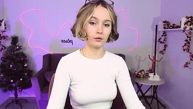 Snapshot of BritnieCute chatting on December 10, 2024, 11:32 am BritnieCute online show from December 10, 2024, 11:32 am