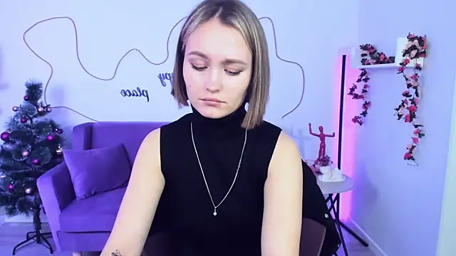 Snapshot of BritnieCute chatting on December 18, 2024, 5:26 am BritnieCute online show from December 18, 2024, 5:26 am