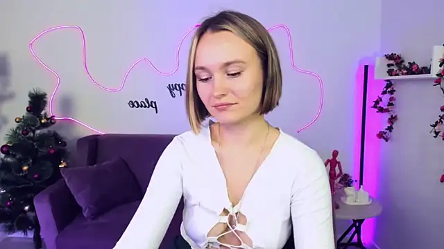 Snapshot of BritnieCute chatting on December 19, 2024, 7:18 am BritnieCute online show from December 19, 2024, 7:18 am