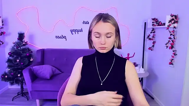 Snapshot of BritnieCute chatting on December 23, 2024, 7:38 am BritnieCute online show from December 23, 2024, 7:38 am