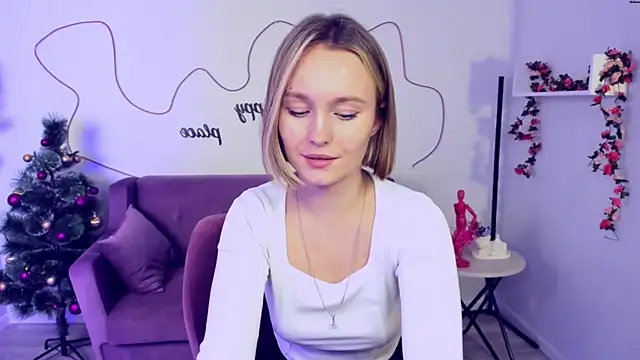 Snapshot of BritnieCute chatting on January 4, 2025, 11:00 am BritnieCute online show from January 4, 2025, 11:00 am