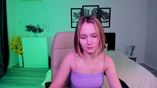 Snapshot of BritnieCute chatting on January 29, 2025, 7:04 am BritnieCute online show from January 29, 2025, 7:04 am