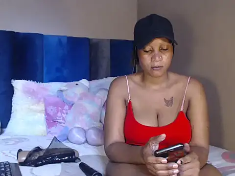 ROUNDDIRTYASSXX online show from January 13, 2025, 12:02 pm