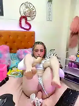 Yennastone online show from December 8, 2024, 5:55 pm