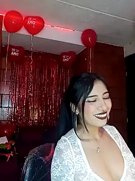 Snapshot of Raven__purple chatting on February 14, 2025, 11:09 pm Raven purple online show from February 14, 2025, 11:09 pm