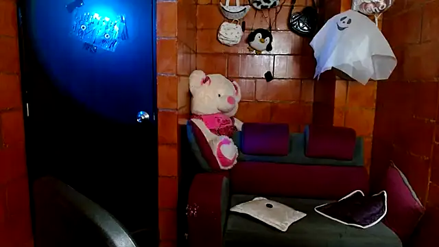 Snapshot of Raven__purple chatting on November 5, 2025, 1:16 am Raven purple online show from November 5, 2025, 1:16 am