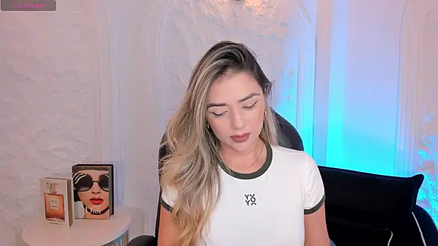 Snapshot of ChloePreston_ chatting on May 19, 2026, 11:49 am ChloePreston online show from May 19, 2026, 11:49 am