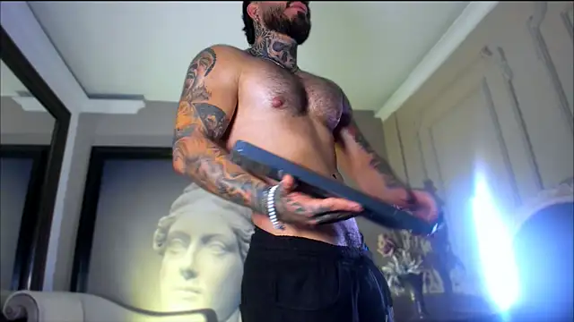 LeoSalvatore  online show from December 17, 2024, 8:21 pm