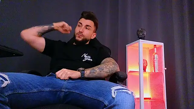 MightyAaron66 online show from February 6, 2025, 12:59 pm