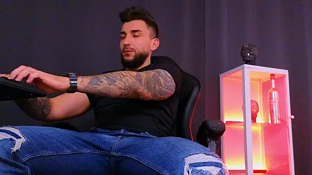 MightyAaron66 online show from February 6, 2025, 6:13 pm