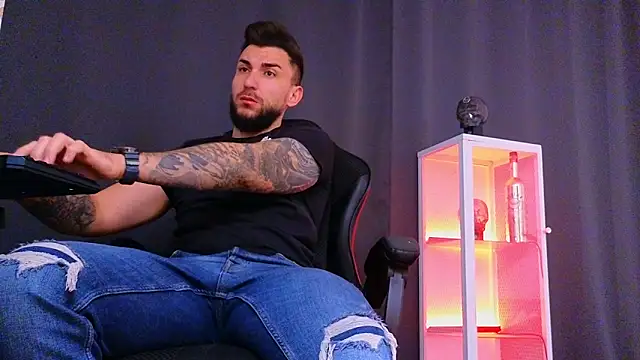 MightyAaron66 online show from February 7, 2025, 7:40 am