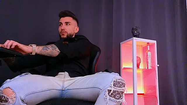 MightyAaron66 online show from February 7, 2025, 11:56 am