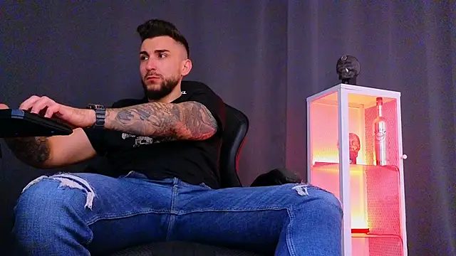 MightyAaron66 online show from February 8, 2025, 8:52 am