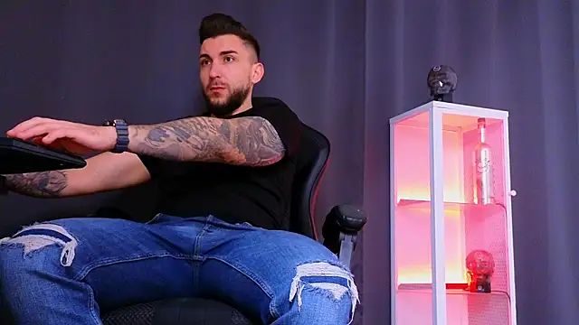 MightyAaron66 online show from February 15, 2025, 10:44 am