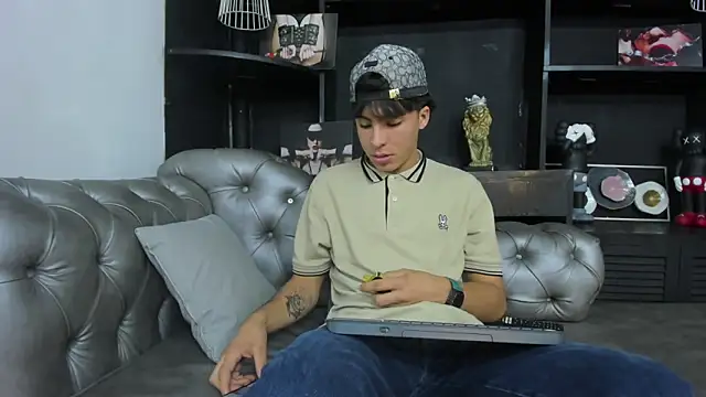 Snapshot of HeellBoy_ chatting on October 11, 2025, 8:07 pm HeellBoy online show from October 11, 2025, 8:07 pm