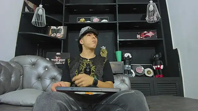 Snapshot of HeellBoy_ chatting on October 15, 2025, 7:25 pm HeellBoy online show from October 15, 2025, 7:25 pm