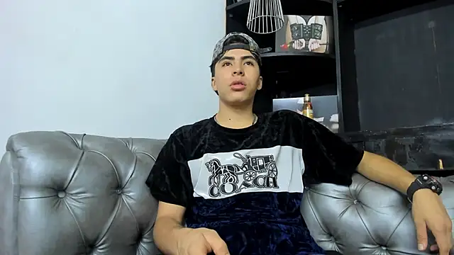 Snapshot of HeellBoy_ chatting on November 1, 2025, 7:49 pm HeellBoy online show from November 1, 2025, 7:49 pm