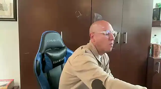 alanan881 online show from December 3, 2024, 2:38 pm