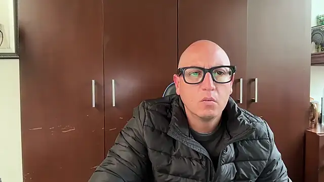 alanan881 online show from November 30, 2025, 6:34 pm