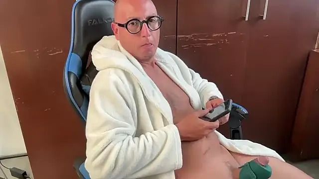 alanan881 online show from February 11, 2026, 8:03 pm