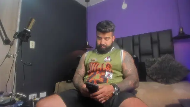 Snapshot of Lyon_vach chatting on January 15, 2026, 7:39 pm Lyon vach online show from January 15, 2026, 7:39 pm