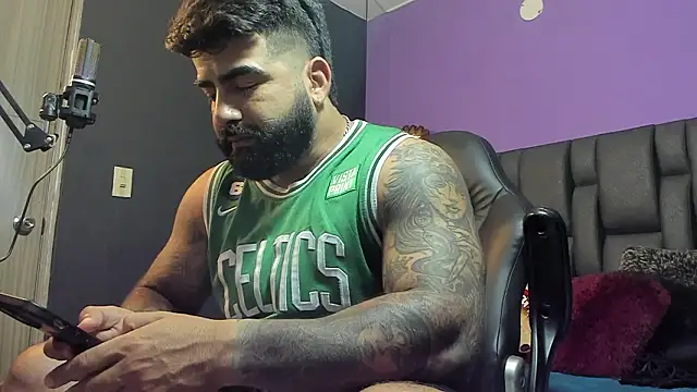 Snapshot of Lyon_vach chatting on February 17, 2026, 1:57 am Lyon vach online show from February 17, 2026, 1:57 am