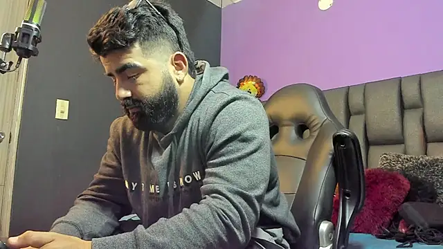 Snapshot of Lyon_vach chatting on February 18, 2026, 2:18 am Lyon vach online show from February 18, 2026, 2:18 am