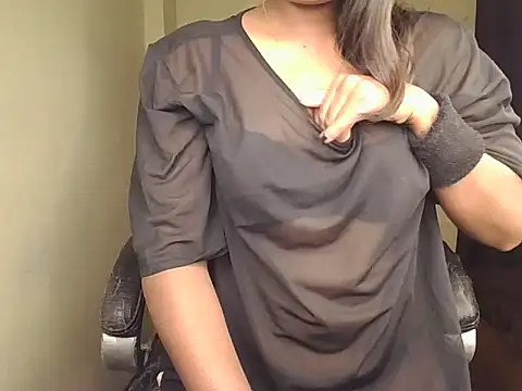 Black-Pearll online show from November 4, 2025, 5:45 pm