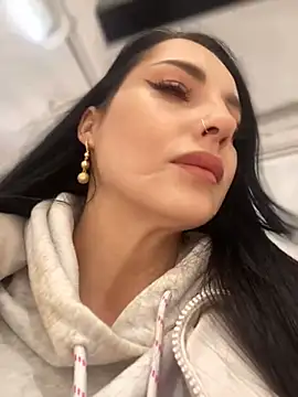 Snapshot of Roxana-Sexy chatting on March 1, 2025, 5:42 am Roxana-Sexy online show from March 1, 2025, 5:42 am