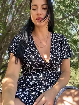 Snapshot of Roxana-Sexy chatting on September 14, 2025, 4:22 am Roxana-Sexy online show from September 14, 2025, 4:22 am