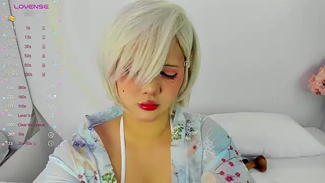 NanaOsaky online show from February 4, 2025, 12:33 pm