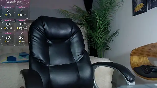 nolan twink1 online show from September 24, 2025, 5:49 pm