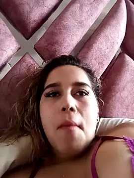 LaurenWelly  online show from January 27, 2025, 9:33 pm